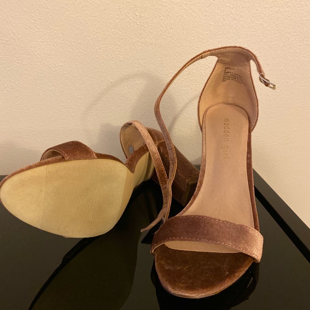 Heels - Picture 3 of 3